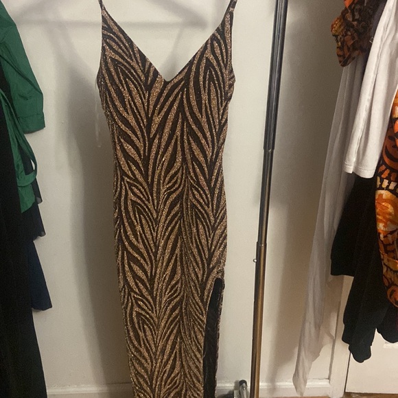 Black Bead Evening gown - Picture 5 of 5